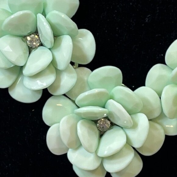 VTG Mint Green Lucite Flower/Rhinestone Necklace 18"+3" extender Silver Tone - Picture 12 of 15